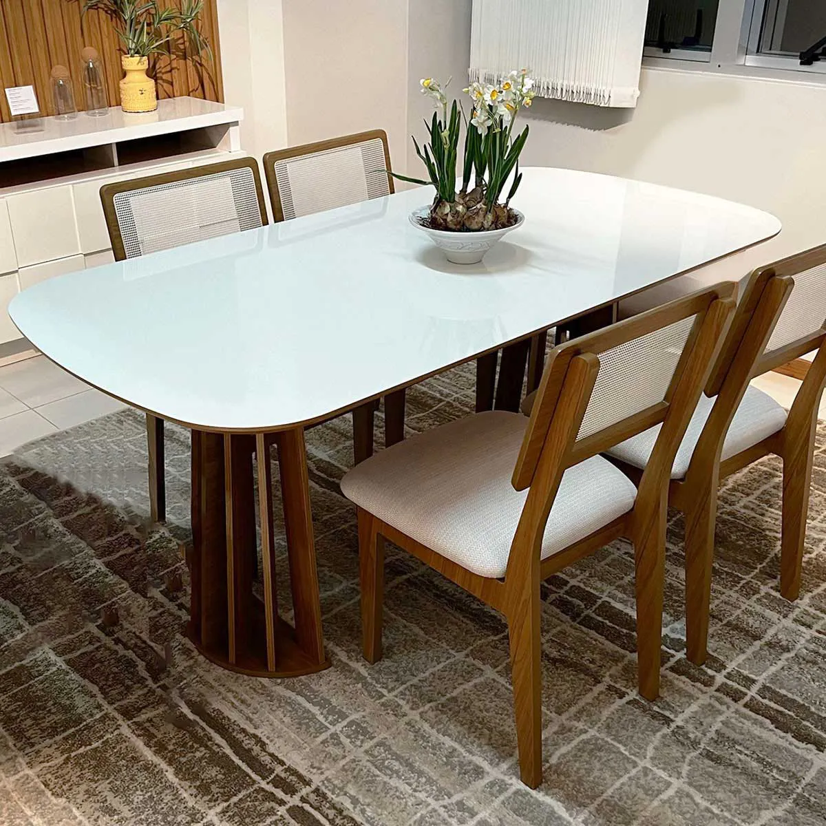 Foto de Mesa e Cadeiras